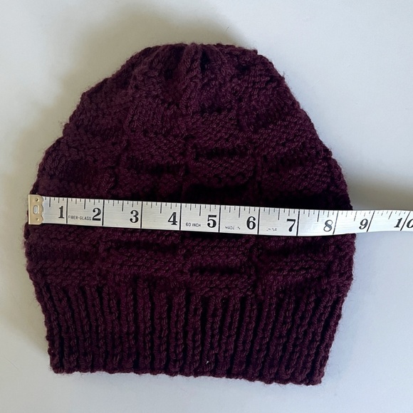 Handmade knit hat maroon - Picture 7 of 10